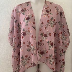 Beautiful Plus Size Like New Floral Kimono